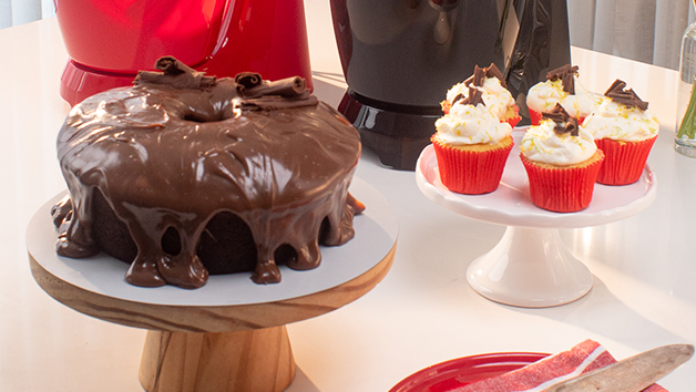 bolo de chocolate e cupcake